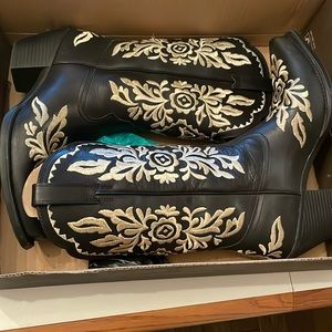 Women’s Ariat Harper cowgirl boots